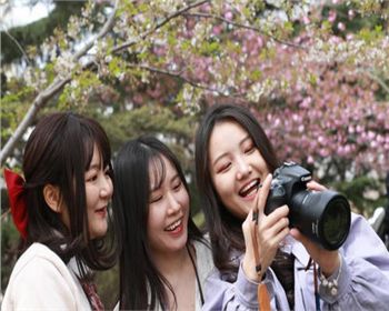 美顏相機(jī)這么強(qiáng)大究竟是怎么樣讓人像變美呢